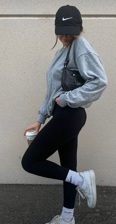 Outfit Ideas Sporty Casual, Matching Athletic Outfits, Female Sneakerhead Outfits, Basic Sporty Outfits, Tomboy Women Outfits, High Waisted Jeans Outfit Spring, Gym Outfit Ideas Winter, Athleisure Outfits Aesthetic, Hoodies And Leggings Outfit