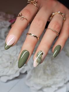 Nail Extension Marble Designs, Greenery Nail Art, Emerald Green Marble Nails, Emerald Green Nails With Gold, August Nails, Green Nail Designs, Nails Green