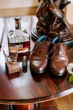 Groom Flatlay, Fall Destination Wedding, Fall Groom, Groomsmen Wedding Photos, Groom Details, Wedding In The Mountains, Photo Styles