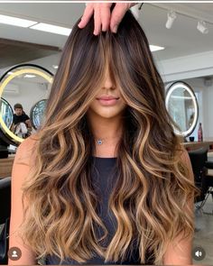 Balayage Hair Brunette With Caramel, Brunette Hair Balayage, Summer Brunette Hair, Balayage Chocolate, Summer Brunette, Balayage Hair Caramel, Brown Wavy Hair, Rambut Brunette, Black Hair Balayage