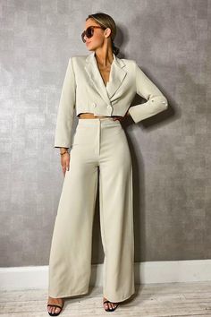 Crop Blazer Outfit, Cropped Blazer Outfit, Duster Coats, Plastic Raincoat, High Waisted Wide Leg Pants, Casual Chique, Blazer Beige