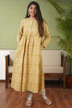 Product Description: Flaunt this kalamkari natural dyed kurta made in soft cotton. Features a round neck... How To Wear Hijab, Dress Indian Style, Full Sleeve, Body Types, Indian Fashion