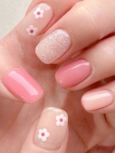 Pink Simple Nail Art, Gel Nails With Flower Designs, Simple Nail Designs To Do Yourself, Short Nail Pink Designs, Nail Designs For Short Nails Pink, Pink Floral Nail Art, Adorable Nail Designs, Short Gel Nails Spring Simple, Nail Art Designs Short Nails Simple