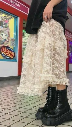 Fashion Outfits For School, Casual Fashion Outfits, Fashion Outfits Spring, Fall Fashion Outfit Ideas, Fashion Outfits Aesthetic, Goth Gifts, Fashion Outfits Ideas, Lace Maxi Skirt, Mode Pop