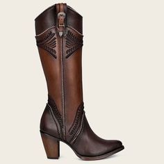 Estas elegantes botas casuales de la exclusiva marca Cuadra son ideales para la mujer sofisticada. Hechas de auténtica piel de res, su altura hasta la pantorrilla y cierre en la parte interna del tubo las hacen cómodas y fáciles de usar. Agregue un toque de lujo a su estilo con estas botas de alta calidad. Womens Tall Boots, Boot For Women, Laser Cut Leather, Leather Western Boots, Embroidered Leather, Tall Boot, Cowgirl Outfits, Goodyear Welt, Shoe Obsession