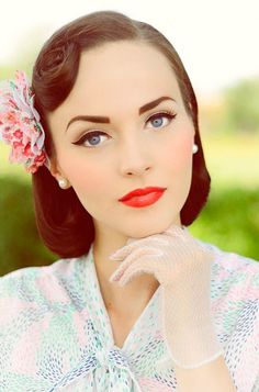 Pageboy Hairstyle, Gorgeous Wedding Makeup, Pin Up Makeup, 1950s Wedding, Vintage Wedding Hair, Braut Make-up