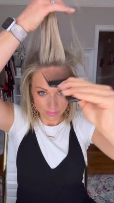 fashion.wicked on Instagram: Volume boosting half up do 😍 @mandysims Trendy Half Up Hairstyles For Short Hair, Half Up Wavy Hairstyles Short Hair, Half Up Hairstyles Fine Hair, Top Ponytail Half Up Half Down, Half Up Hair Volume, Half Up Half Down Hairstyles Fine Hair, Half Up Bun Half Down Hair, Short Hair Pulled Back Ideas Half Up, Half Up Hairstyles Short Hair