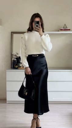 Office Skirt Outfit, Work Skirt Outfit, Black Skirt Outfits, Business Professional Outfits, Best Winter Outfits, Elegant Outfit Classy, Classy Fashion, Outfit Look