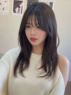 Easy and Chic: Shoulder Length Haircuts for Beginners Collarbone Length Hair Korean, Bangs Short Forehead Round Face, Haircuts For Round Faces Asian, Hair Styles For Big Faces, Shoulder Length Hair Asian Round Faces, Korean Haircut For Round Face, Korean Haircut For Chubby Face, Shoulder Length Layered Hair With Bangs, Midlength Haircuts With Bangs