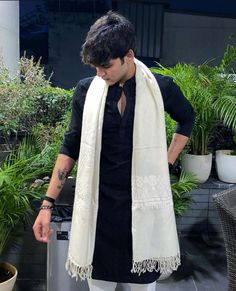 Pose For Eid Men, Poses For Men Traditional, Indian Men Aesthetic Outfits, Indian Men Outfits Casual, Men Traditional Poses, Desi Outfits Men, Eid Poses For Men, Eid Pose Ideas Men