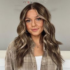 Melted Roots Brown, Light Brown Root Melt, Brunette With Blonde Dimension, Dark Root Blonde Highlights, Root Melt With Lowlights, Brunette With Lowlights And Highlights, Dark Lowlights For Blondes, Root Melt Brunette, Blonde To Brunette Hair