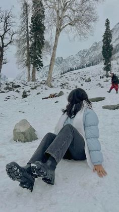 #trending #winter #outfits #christmas Winter Wear Poses, Snow Selfies Aesthetic, Winter Outfits For Mountain Trip, Photoshoot Snow Ideas, Winter Photography Ideas Instagram, Snow Aesthetic Photoshoot, Pics In Snow Photo Ideas, Snow Photo Poses