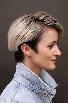 blonde-hair-highlights-with-black-underneath Black And Blonde Hair Ideas, Blonde Hair With Black, Dyed Pixie Cut, Hair Colors Trending, Black And Blonde Hair, Black And Blonde Ombre, Blonde Hair Colors, Two Toned Hair