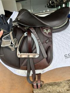 English Tack Room, English Horse Tack, Horsey Life, Horse Riding Aesthetic, Equestrian Aesthetic, Equestrian Chic, Horse Fashion, Equestrian Girls, Horse Gear