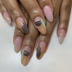 Minimal Nail Art Coffin Shape, Nails 2023 Trends Oval, Long Oval Acrylic Nails Designs, Round Shape Nail Designs, Short Nails Lines, Oval Nail Designs Summer, Round Shaped Nails Designs, Round Nail Inspiration, Nail Ideas Oval Shape