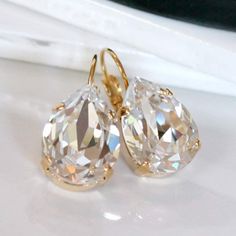 "These gorgeous earrings display dazzling Swarovski clear crystal teardrops are set in gold-plated bezels on gold lever back earrings.  Perfect for that special occasion!  These earrings also come in a smaller size. Below is the link: https://www.etsy.com/listing/546010172/swarovski-clear-crystal-teardrops-set-in?click_key=eef914f56d4f151bb0a1ab28c706eff67d7864a8%3A546010172&click_sum=71848a15&ref=shop_home_feat_3&frs=1 * Swarovski Crystal Clear Teardrops- 1/2x3/4\"(13x18mm) * Gold-Plated Bezels and Earrings * Length- 1 1/4\"(31mm) * Nickel Free These earrings come in a jewelry bag and gift box." Teardrop Earrings Gold, Crystal Teardrop Earrings, Crystal Bridal Earrings, Cheap Earrings, Teardrop Dangle Earrings, Wedding Jewelry Earrings, Bridal Gold Jewellery, Gold Crystal, Cheap Jewelry