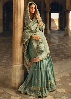 Floral Gharara, Gharara Bridal, Short Kameez, Garara Designs, Pakistani Gharara, Bridal Gharara, Traditional Dupatta, Maharani Designer Boutique