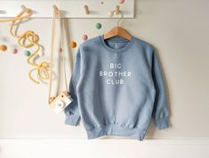 These big sibling sweatshirts would make the perfect baby/pregnancy announcement for a big brother to be to wear or as a gift for a new brother to be!   Available in sizes 6 to 12 months all the way up to 9-10 years. These jumpers come in light/pastel blue as standard as seen in the photo. If you would rather navy blue or peach, please see our other listings.    Also available in navy blue and white t-shirts (see other items). Suitable for machine washing. Wash inside out on cool, air dry and do Big Brothers Announce Baby, Big Brother Sweatshirt, Pregnancy Announcement Big Brother, Big Brother To Be, Sibling Announcement, Baby Pregnancy Announcement, Big Brother Announcement, Baby Announcement Pictures, Big Brother Shirt