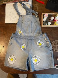 Hand painted daisies on dungaree jean shorts. Fun and floral design ready for the good weather. Painted Daisies, Painted Daisy, Ray Ray, Denim Dungaree, H And M, Daisy Painting, Womens Jumpsuits, Flower Shorts, Dungaree Jeans