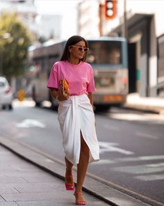 Look Hippie Chic, Street Mode, Street Look, Olivia Palermo, White Skirt, Looks Style, Mode Inspiration, Pink Shirt