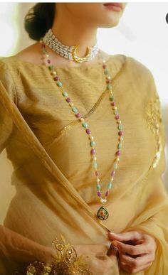 Fashion Jewelry Necklaces Gold, Coral Jewelry Set, Formal Saree, Bridal Jewelry Vintage, Formal Jewelry, Gold Jewelry Simple Necklace, Pearl Necklace Designs, Jewelry Set Design, Fancy Jewellery Designs