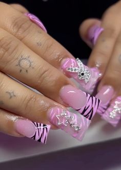 Y2k Pink And Black, Black And Pink Y2k, Pink And Black Nails Acrylic, Y2k Nails Black And Pink, Y2k Pink Nails, Y2k Pink And Black Nails, Black And Pink Zebra Nails