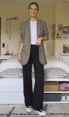 Blazer Black And White Outfit, Work Outfits Women Trousers, Palazzo Pants And Blazer Outfit, Work Outfits Women Trendy, Semi Formal Black And White Outfits, Black And White Plaid Blazer Outfit, How To Style Black Trousers Women, Blazer And Trousers Outfit Women, Black Pantsuit Outfit