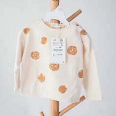 Zara Baby 9-12 Months Cream Color Long Sleeve Tee Top Button Fasteners Cute Safari Animal Print New With Tags Cute Cotton Buttoned Sweater, Cute Cotton Sweater With Buttons, Cute Zara Tops For Fall, Cute Long Sleeve Tops With Buttons, White Playtime Tops With Buttons, White Button Tops For Playtime, White Buttoned Tops For Playtime, Playful Long Sleeve Cream Tops, Casual Cream Tops For Playwear