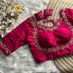 Perfect for parties and special occasions, This Blouse comes with a stunning Design, adding a touch of elegance to every ensemble. Stand out in style at any gathering.. Momtaz kut designer blouse Premium quality zardosi work. Fabric pure silk. Size 38 ready margin available #blousecantik #blouseideas #blouseimport #blouses #blousemurah #blouselove #blousedesign #blousewanita #blouse #blousecotton #designerblouse #blouselabuh #blousejumbo #blouselawa #blouseideas #love #instagood #instaree... Langa Blouse Designs For Women, Langa Blouse Designs, Langa Blouse, Handwork Blouse, Zardosi Work, Best Blouse Designs, Maggam Works, Sari Blouse Designs