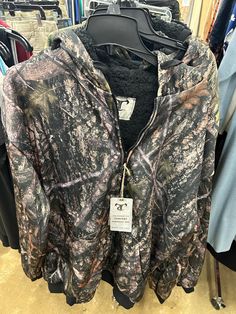 Camp coat brand new size Large Fall Is Coming, Heavy Coat, Mount Vernon, Really Cool Stuff, Camo, Mens Jackets, Gadgets, Jackets & Coats, Ships