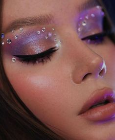 Purple Rave Makeup, Bunny Makeup, Maquillage Yeux Cut Crease, Halloweenský Makeup, Festival Make Up, Concert Makeup, Rhinestone Makeup, Make Up Inspiration, Rave Makeup