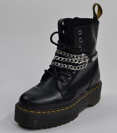 Steel Boots, Punk Diy, Boot Charms, Punk Outfit, Punk Shorts, Boot Chains, Boot Straps, Studded Boots, Punk Outfits