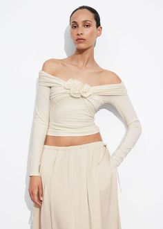 Casual Workwear, Cream Tops, Pretty Prom Dresses, Denim Trends, Off Shoulder Top, Clothing Essentials, Off The Shoulder Top, Fashion Story, Off Shoulder Tops