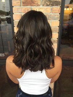 Level 2 Hair Color Balayage, Brown Bayalage Hair Medium Length, Cute Haircuts For Dark Brown Hair, Dark Brown Lob Balayage, Growing Out Medium Hair Styles, Dark Medium Length Haircut, Lob Dark Brown Hair, Short Dark Brown Hair Styles, Natural Balayage Brunette Dark Subtle Highlights