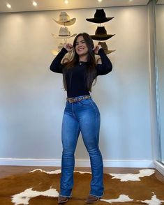 Simple Rodeo Outfits, Simple Rodeo Outfits For Women, Hispanic Outfits, Vaquera Outfit Mexican, Rodeo Outfits For Women, Vaquera Fits