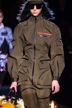 Awake Mode, Urban Sport, Paris Fashion Week Men, Gigi Hadid Outfits, Military Looks, Jacket Sport, Space Fashion, 3d Fashion, Sportswear Fashion