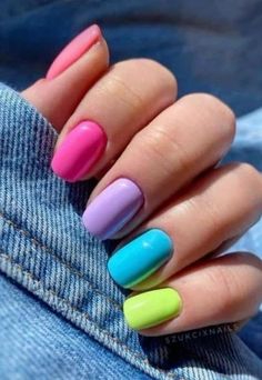 Watch our video to see the latest nail design ideas and tips that are trending now. We'll explore simple cute nail art and classy marble creations. Whether you're an expert at nails or just starting out, there's something for you. Multicolored Nails, Unghie Sfumate, Her Nails, Rainbow Nails, Funky Nails, Fancy Nails, Short Acrylic Nails