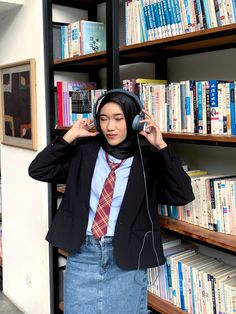 American High School Outfit, American School Outfits, Yearbook Photoshoot Ideas High Schools, American Highschool Aesthetic, Highschool Photoshoot, High School Photoshoot, Ootd Yearbook, Highschool Yearbook, American Highschool