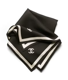 Scarves of the Fall-Winter 2024/25 collection: Square Scarf, silk twill, black & ecru on the CHANEL official website. Narco Wife, Fashion Designer Office, Wealthy Aesthetic, Chanel Closet, Scarf Aesthetic, Statement Fashion Pieces, Chanel Loafers, Jennie Chanel, Black Silk Scarf