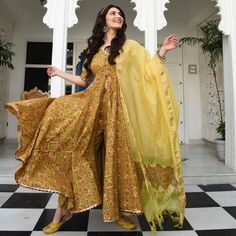 For the brides who want to go for something light and comfortable for thier haldi and mehendi ceremony, Here are some trending outfits to go for! #minimaloutfits #minimalhaldioutfit #minimalmehendioutfit #cottonoutfits #kurtis #palazzosuits #shararadesigns #cottonsharara #pakistanibride #cottonsuits #printedsuits #indowesternoutfits #cottonlehenga #lightbridalwear #cottonsaree Mehendi Ceremony, Indian Fashion Trends