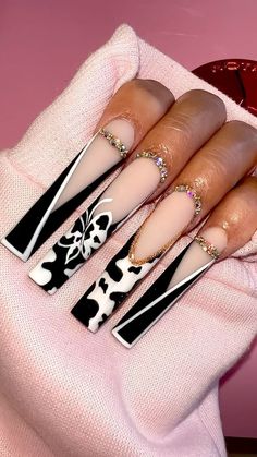 Long Coffin Nails Acrylics, Pointy Nail Ideas, Cute Black And White Nails, Black And White Nails Designs, Notpolish Nails, Coffin Tips, Matte Acrylic Nails, Black Coffin Nails, Nail Board