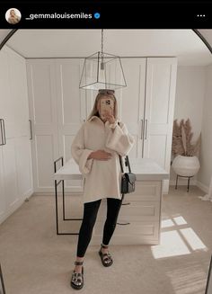 Pregnacy Winter Outfit, Cute Simple Maternity Outfits, Pregnate Outfit Winter, Maternity Looks Winter, Maternity Plus Size Fashion, Rainy Day Pregnancy Outfit, Minimalist Pregnancy Outfits, Spring Outfits Pregnant, Pregnancy Outfits Winter Casual