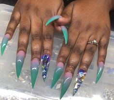 Champagne Nails, Masks Diy, Games Diy, Halloween Recipe, Crafts Halloween, Wallpaper Halloween, Stiletto Nails Designs, Halloween Outdoor