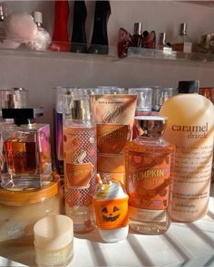 #fall #bodycare Scent Combos Hygiene Fall, Halloween Shower Routine, Body Hygiene Products Aesthetic, Bath And Body Works Fall Scents, Fall Shower Routine, Fall Body Care, Fall Core, Fall Smells, Christmas Hand Painted