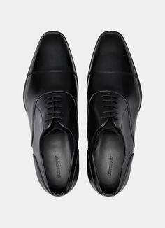 Black Oxford in Italian Calf Leather | SUITSUPPLY US Black Leather Oxfords For Business Meetings, Classic Round Toe Oxfords For Business Meetings, Black Wingtip Leather Shoes For Business Meetings, Black Wingtip Leather Shoes For Business, Black Cap Toe Leather Shoes For Formal Occasions, Elegant Black Dress Shoes For Business Meetings, Black Leather Shoes With Leather Sole For Business, Black Leather Sole Dress Shoes For Business Meetings, Black Round Toe Oxfords For Business Meetings