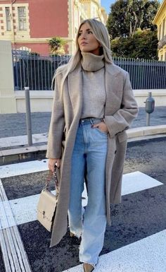 Fall White Trousers Outfit, February Fashion 2024, March New York Outfits, What To Wear In Nyc In March, Nyc Broadway Outfit, Mom Fall Outfits 2023, Really Cold Weather Outfits, Light Wash Jeans Outfit Fall, Nyc Winter Outfits