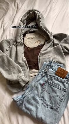 Leggings And Short Sleeve Shirt Outfit, Fall Outfits For School For Teens, Short Sleeve Outfits For School, Cute Shoes For Teen Girls, Outfits For The Fair, Movie Outfits Ideas, Cute Simple Outfits For Summer, Summer Chill Outfit, Pretty Outfits For School