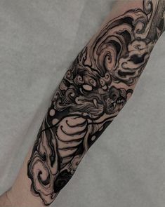 Japanese Bicep Tattoo Men, Dark Tiger Tattoo, Blackwork Japanese Tattoo, Arm Tattoo Design, Arm Cover Up Tattoos, Popular Tattoo Designs, Oni Tattoo, Half Sleeve Tattoos Forearm, P Tattoo