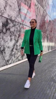 Mode Ab 50, Fashionable Work Outfit, Blazer Outfits For Women, Blazer Outfit, Green Blazer, Classy Work Outfits, Classy Casual Outfits