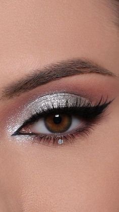 Lavender Eyeshadow, Shine Eyeshadow, White Eye Makeup, Eye Makeup Images, Grey Makeup, Silver Eyeshadow